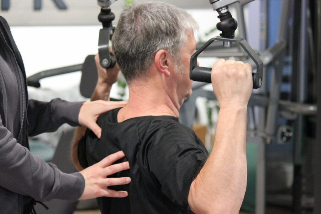 Latzug Personal Trainer Rehasport Trainer Rückenkräftigung